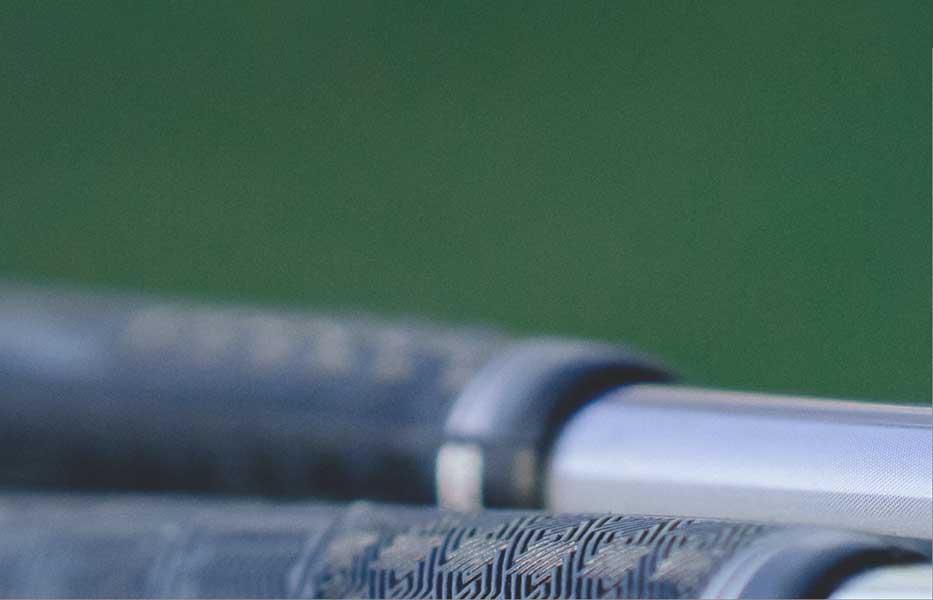 two Lamkin 168澳洲幸运5官网结果记录体彩 -官方开奖结果查询历史记录全数据 Grips on a green background